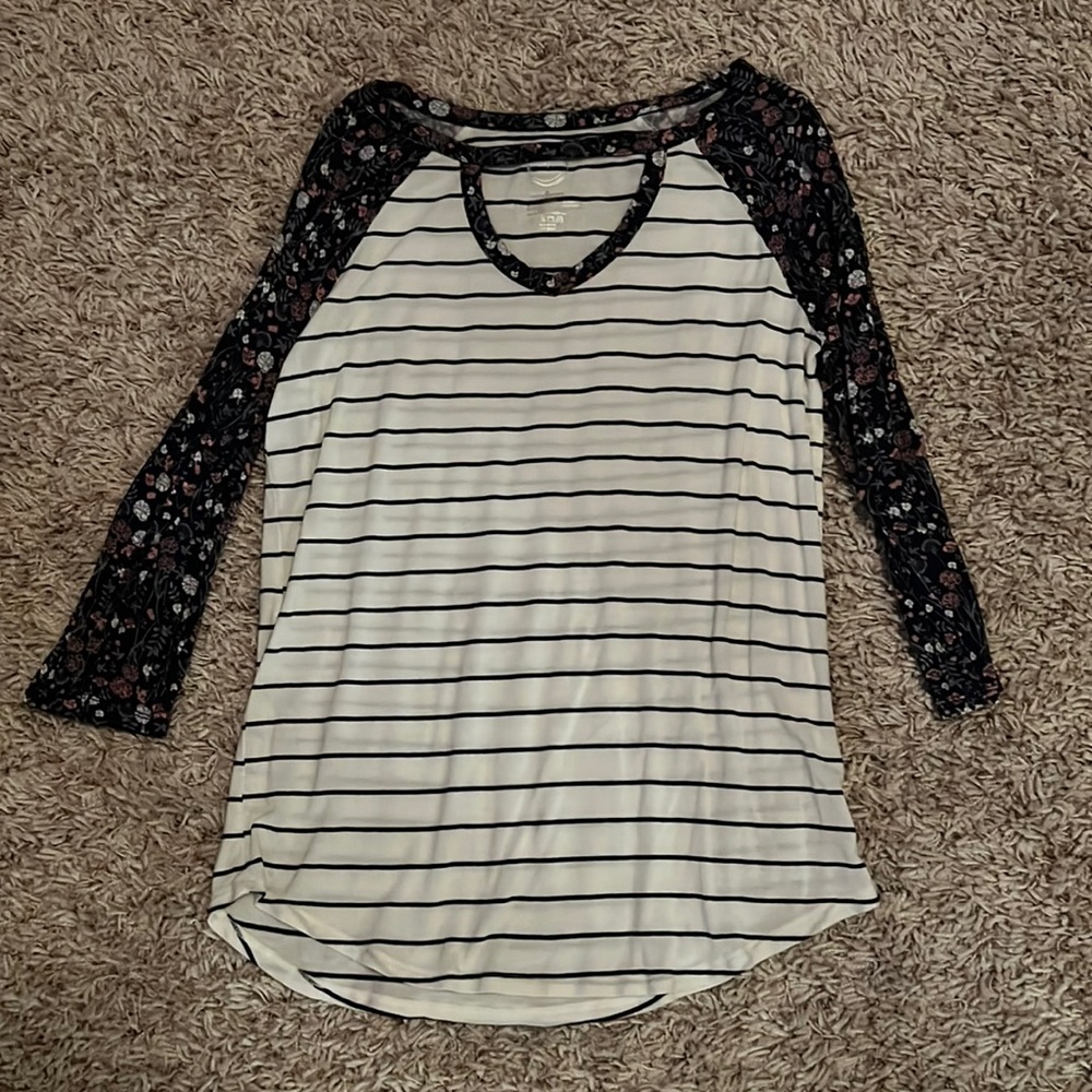 3/4 Sleeve Super Cute shirt!